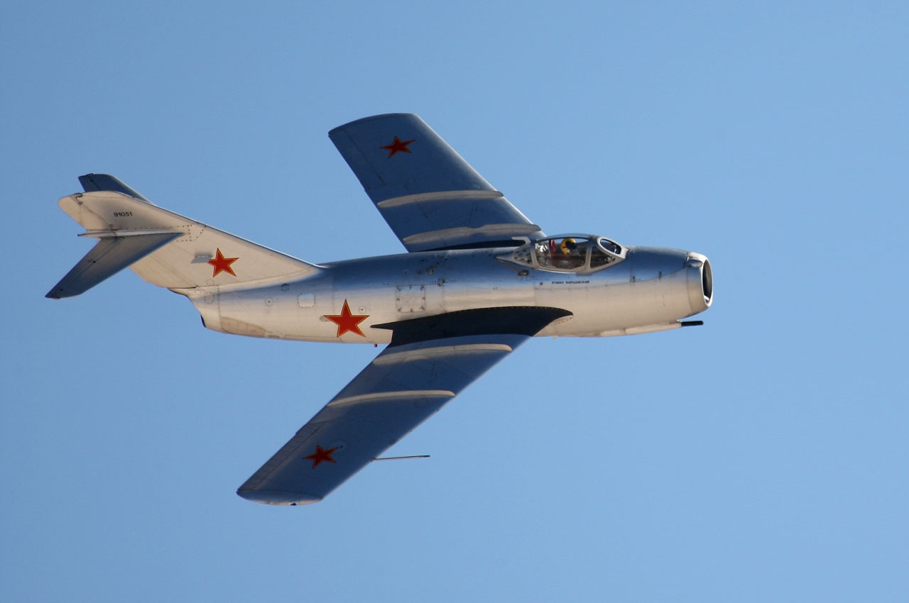 Самолеты советской армии. Миг-15 истребитель. Mig 15. Миг-15 реактивный самолёт. Самолет истребитель миг 15.